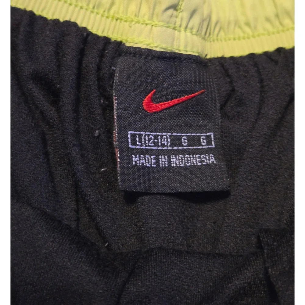 Nike Athletic Lined Pull‎ On Shorts Black Tag Women's Size Large (12-14) Green